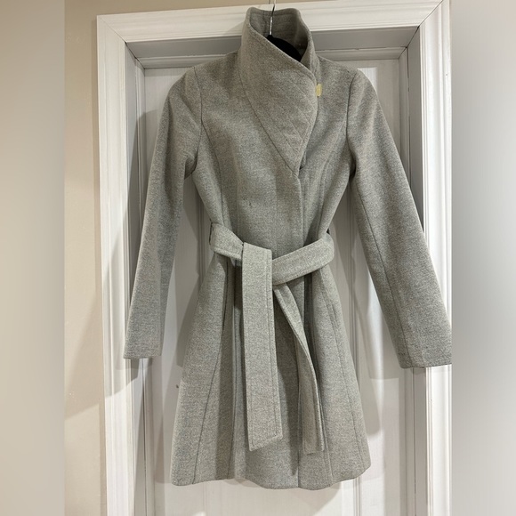 Aritzia Conner Coat - Picture 2 of 8